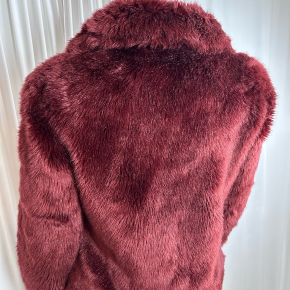 Express burgundy faux fur Red Jacket - Picture 5 of 7
